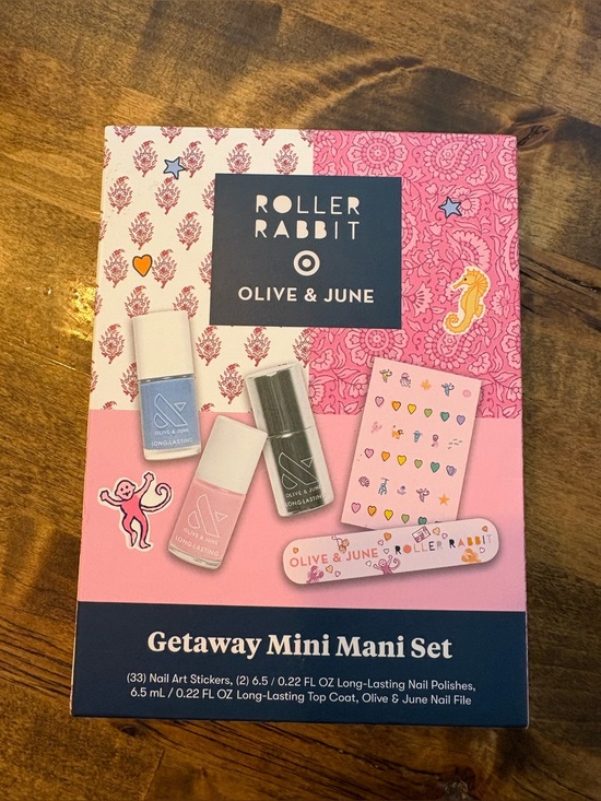 Roller Rabbit Other - Roller Rabbit x Target Olive & June Getaway Mini Mani Set